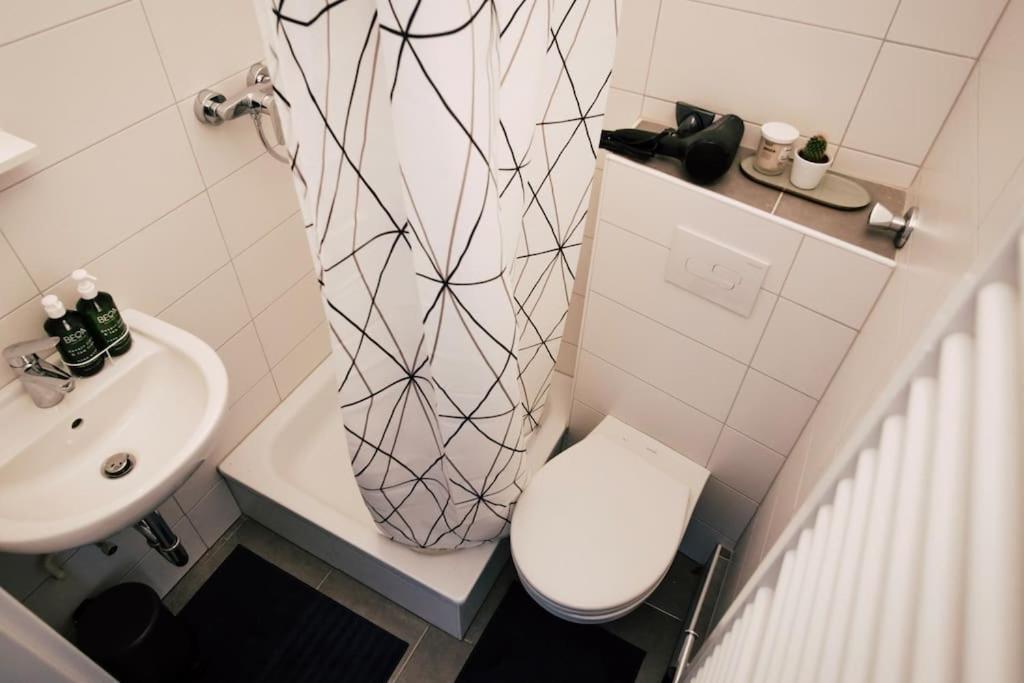Sanierter Altbau, 2 Zimmer, 24-7 Check-In Kiel Buitenkant foto